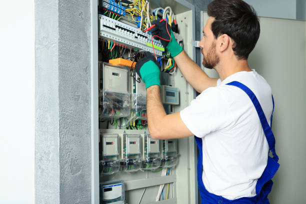 Best Affordable Emergency Electrician  in Bakersfield Country Clu, CA